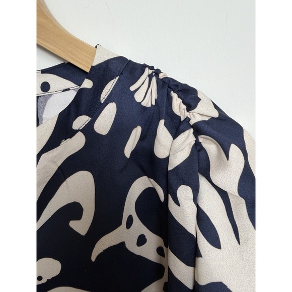 Alex Marie Button Front Navy & Cream Shell Print Short Sleeve Blouse NWT Size M - Picture 4 of 8